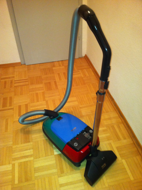 Miele Staubsauger Hundertwasser CAT & DOG mit Anschluss für elektrischen Zusatzb - Haushalt - Neresheim