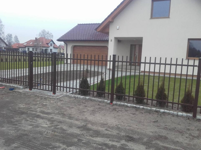 Untermauerung Betonzaun mit Stahlelementen Zaun Zäune aus Beton Mauerung - Handwerk Hausbau Garten - Görlitz