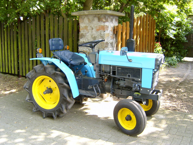 Kleintraktor - Nutzfahrzeuge - Biederitz