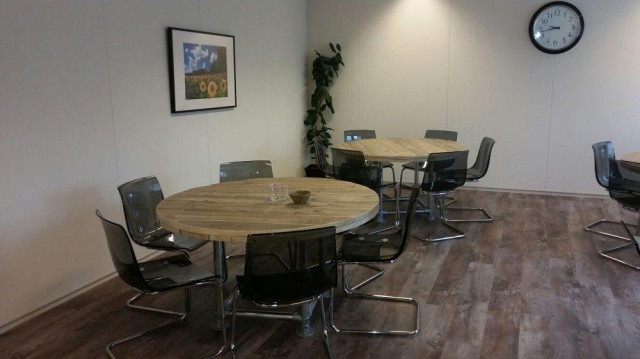 Büromöbel und Konferenztische www.exklusivdutchdesign.de/ ladeneinrichtung/  - Buero Geschaeft - Haaksbergen