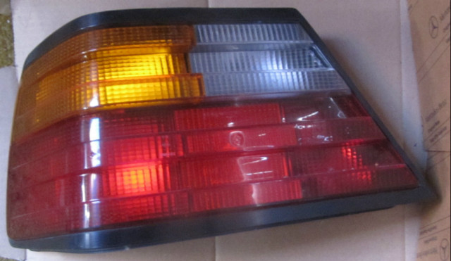 Rückleuchte links E-Klasse W124 A 1248200164  - Auto Teile - Einbeck