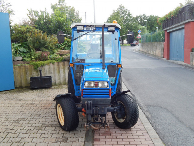 Iseki 5035 Allrad,Winterdienst,Schneeschild,Schmalspurschlepper,Weinbergschleppe - Nutzfahrzeuge - Hamburg