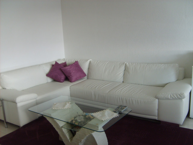 Weißfarbene Polsterecke zu verkaufen  - Moebel Haushalt - Berlin