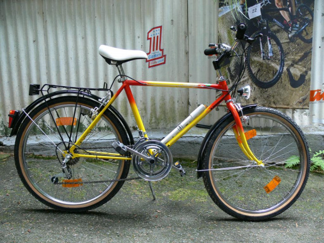 Jugend - Fahrrad von CHALLENGE, mit 10 Gang von SHIMANO - TOURNEY - Fahrraeder - Braubach
