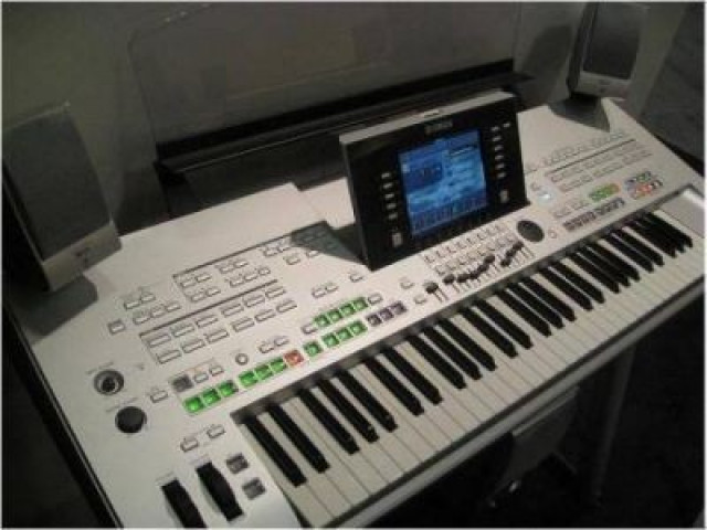 Zu verkaufen Yamaha Tyros3 61-Key Arranger Workstation Keyboard - Musik - Hamburg