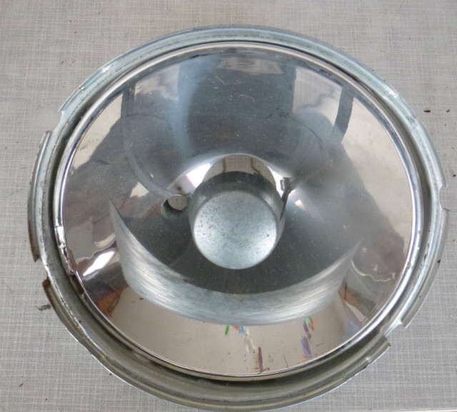 Reflektor aus VW Käfer 1970er Bosch 1 305 313 936  - Auto Teile - Einbeck