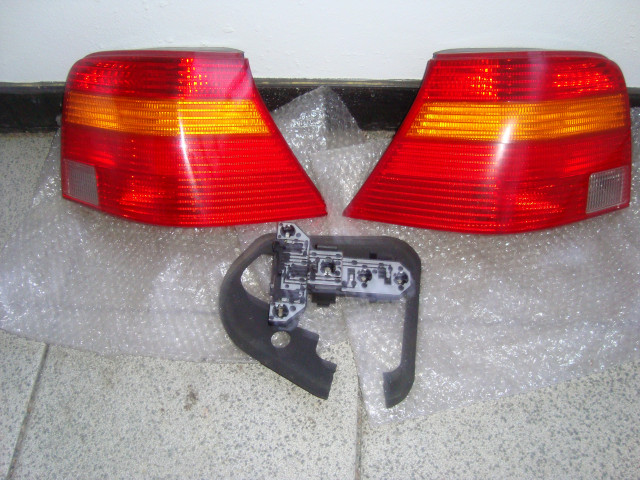  ORGINAL Golf 4 IV Rückleuchten NEU  rot-weiß    - Auto Teile - Bergisch 